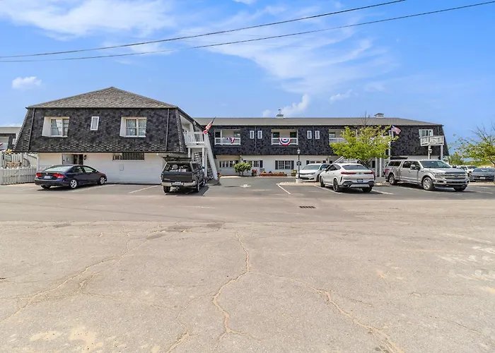 Snyders Shoreline Inn